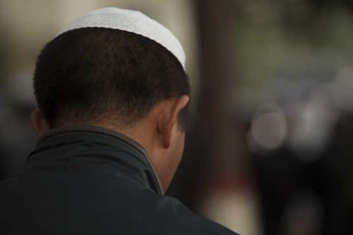 Etats-Unis - un musulman licencié après avoir demandé des pauses pour accomplir sa prière