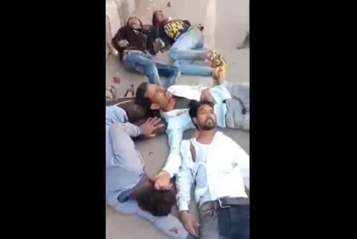 Inde : 5 musulmans violemment battus par des policiers, l'un d'entre eux décède et l'enquête piétine
