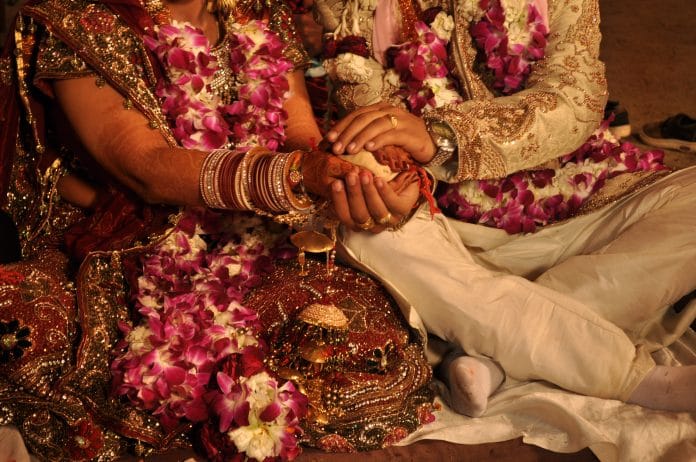 Inde - un jeune homme épouse deux femmes lors de la même cérémonie de mariage