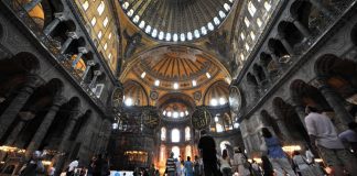 Istanbul - premier appel à la prière à Sainte-Sophie depuis 86 ans