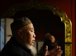 La Chine force des imams ouïghours à danser publiquement pour lutter contre « l’extrémisme religieux »