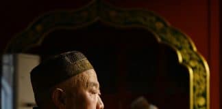 La Chine force des imams ouïghours à danser publiquement pour lutter contre « l’extrémisme religieux »