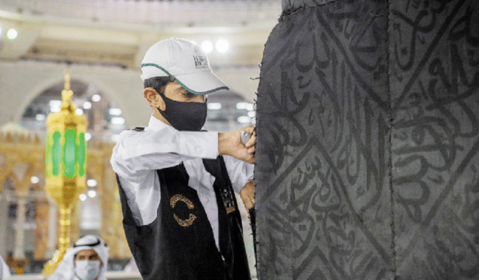 La Kiswa : l'histoire qui se cache derrière le drap qui recouvre la Sainte Kaaba