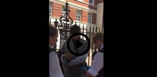 Londres un musulman menotté et fouillé « parce qu’il portait trop de vêtements »