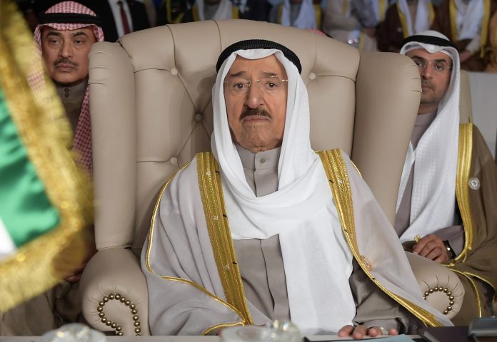 L’Emir du Koweït hospitalisé, le prince héritier prend le contrôle partiel du pays