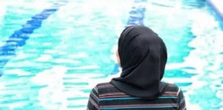 Maroc : Une femme en burkini se voit refuser l'accès à une piscine
