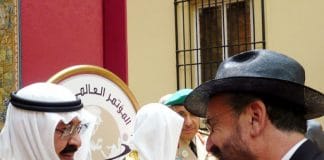 Un rabbin juif prie pour le rétablissement du roi Salman d'Arabie saoudite 