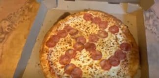 À la place de leur pizza habituelle, ils reçoivent une pizza "Croix gammée"