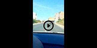 Algérie un chauffeur de poids lourd tente d’écraser une motocyclette sur la route de Bejaia - VIDEO (1)