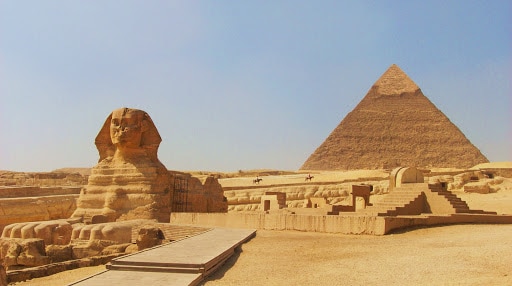 Elon Musk tweete que des extraterrestres ont construit les pyramides d’Egypte