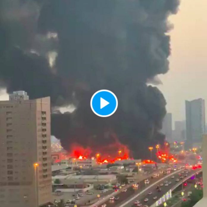 Emirats arabes unis un grand incendie dans un marché fermé d'Ajman (1)