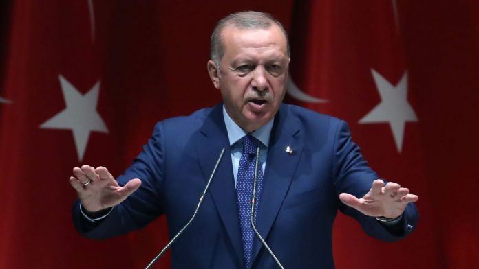 Erdogan prévient que la Grèce et la France pourraient « payer le prix fort » à cause de leurs « dirigeants incompétents »