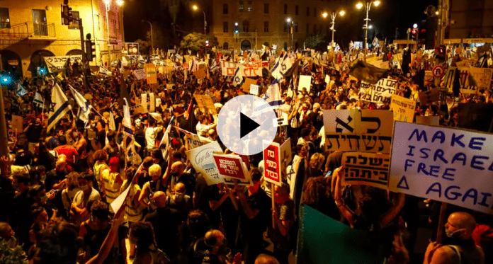Israël Des milliers de manifestants réclament le départ de Benjamin Netanyahou devant sa résidence
