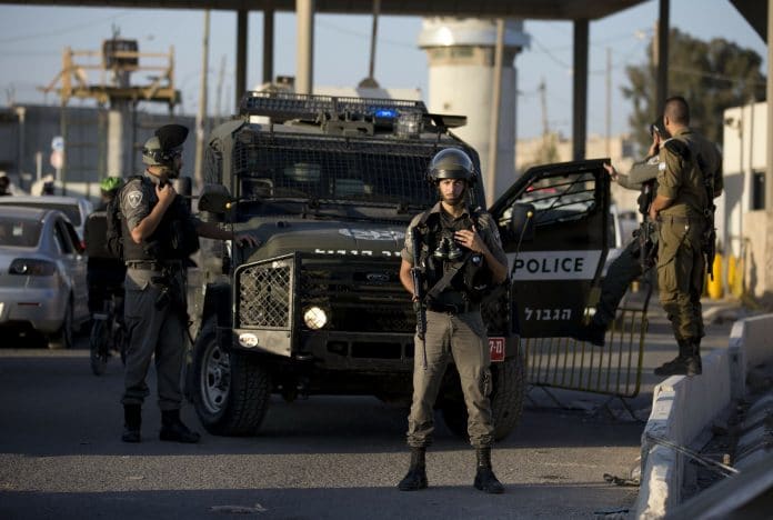 La police israélienne tire et blesse un Palestinien sourd et muet à un checkpoint