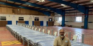 Londres - une mosquée fait un don de lits à une association caritative pour les sans-abri