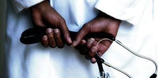 « Globule noir » : un groupe de soignants noirs pour des patients noirs suscite la polémique