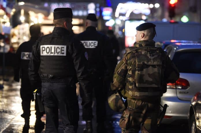 Carcassonne - une bagarre éclate entre des policiers et des militaires en pleine rue2