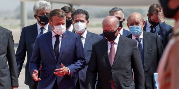 Emmanuel Macron arrive à Bagdad lors de sa première visite officielle en Irak