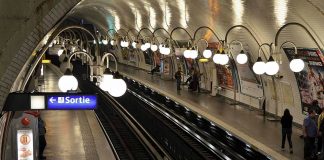 Gare de Lyon - un jeune homme verbalisé pour avoir baissé son masque et mangé son Kinder Bueno