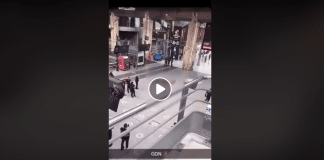 Gare du Nord un homme blanc attaque un demandeur d'asile afghan avec un couteau de cuisine - VIDEO