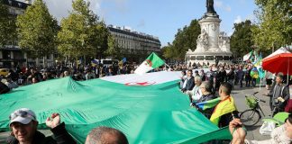 Hirak - des milliers d’Algériens marchent à Paris pour un changement en Algérie