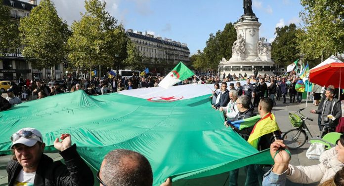 Hirak - des milliers d’Algériens marchent à Paris pour un changement en Algérie