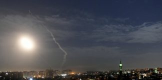 Israël lance une lourde attaque contre le sud de Damas depuis la frontière libanaise