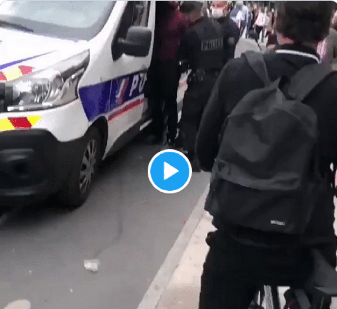 PNL : le rappeur Ademo violemment interpelé par des policiers en pleine rue - VIDEO