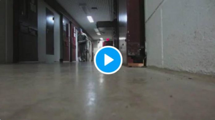 Quand l’adhan résonne dans les couloirs de Guantanamo Bay - VIDEO