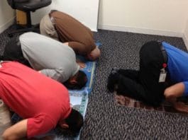 Suède : Les musulmans ont désormais le droit à des "pauses prière" pendant leur travail
