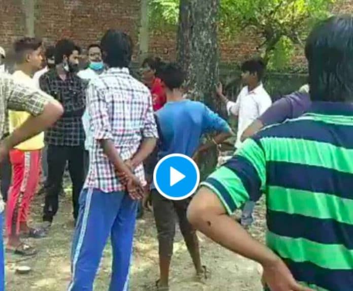 Un jeune musulman attaché à un arbre et battu à mort par une foule hindoue (1)