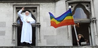 « Dieu les aime tels qu'ils sont » affirme le Pape aux chrétiens LGBT