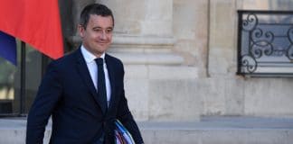 « Une nuit avec Madame la sénatrice » - Gérald Darmanin drague une parlementaire au Sénat sans aucune gêne - VIDEO2