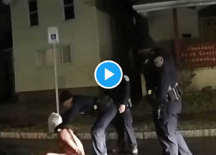 États-Unis : Des policiers forcent un Afro-américain à porter un sac en toile sur la tête, il meurt peu après