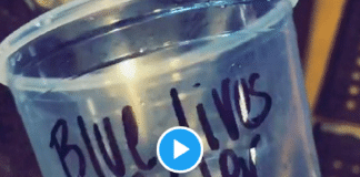 États-Unis : Un employé de Starbucks prépare une boisson toxique pour les policiers - VIDEO