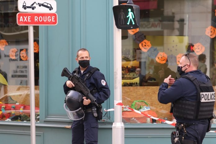 Avignon - l’assaillant abattu par la police avait agressé un musulman avec son arme puis fait un « salut nazi »