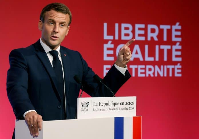 Emmanuel Macron accuse le Maroc et l’Algérie de financer l’Islam en France