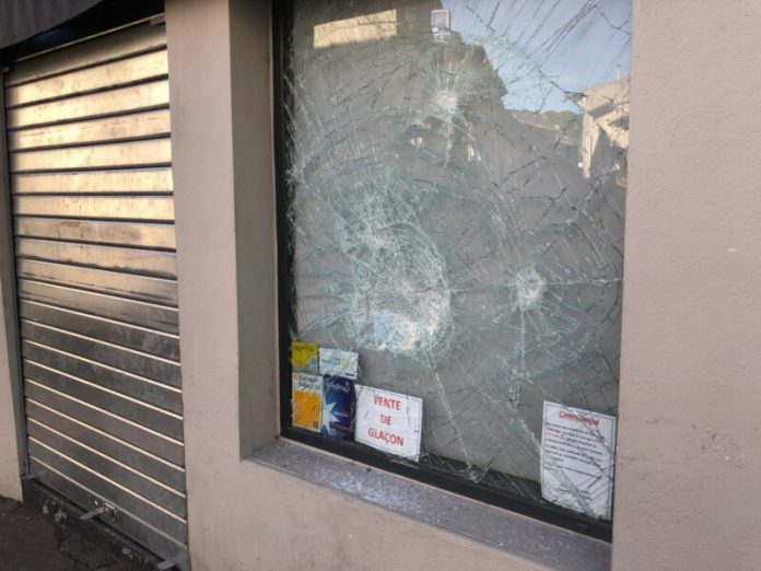 "J'ai fait une très grosse con**erie" : Le commerçant interdisant les femmes voilées regrette