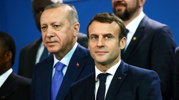 La France rappelle son ambassadeur en Turquie après qu'Erdogan a déclaré que «Macron a besoin d'un traitement mental»