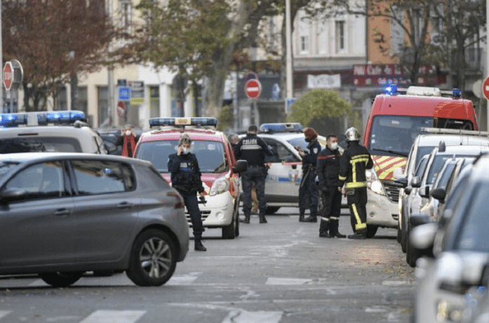 Lyon : un prêtre blessé par balle à la sortie de son église, l'auteur en fuite