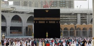 L’Arabie saoudite permet aux citoyens et aux résidents de prier dans la grande mosquée de La Mecque