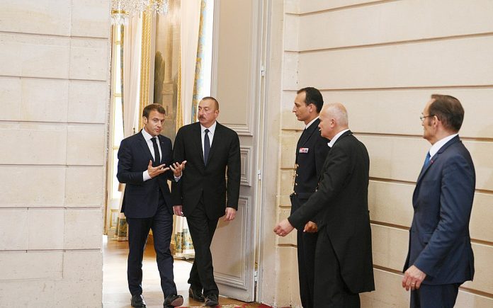 L’Azerbaïdjan demande à Macron de s’excuser pour le commentaire des «militants syriens»