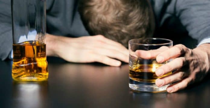 Maroc : Quatre jeunes consomment de l'alcool fabriqué avec du diluant pour peinture et en meurent