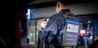 Paris - la police provoque un embouteillage sur le périphérique et verbalise pour non-respect du couvre-feu