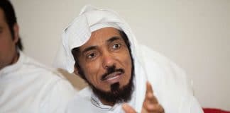 Le cheikh Salman al-Awdah adresse un appel téléphonique à sa famille depuis sa prison - VIDEO