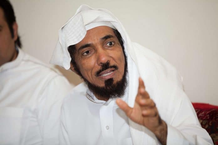 Le cheikh Salman al-Awdah adresse un appel téléphonique à sa famille depuis sa prison - VIDEO