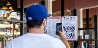 Les Britanniques vaccinés contre le Covid « obtiendront des codes QR sur leurs téléphones pour leur permettre de participer à des matchs de football »