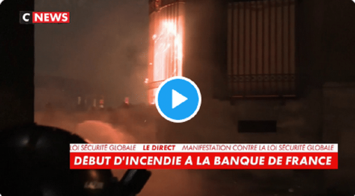 Manifestations à Paris : la Banque de France en flammes - VIDEO