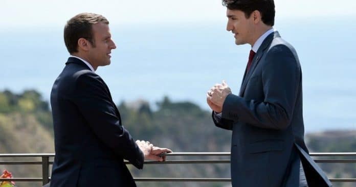 Tensions entre Emmanuel Macron et Justin Trudeau au sujet de la liberté d'expression