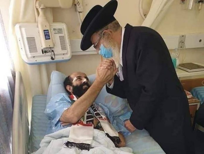 Un imam, un évêque et un rabbin au chevet de Maher al-Akhras en grève de la faim depuis 100 jours